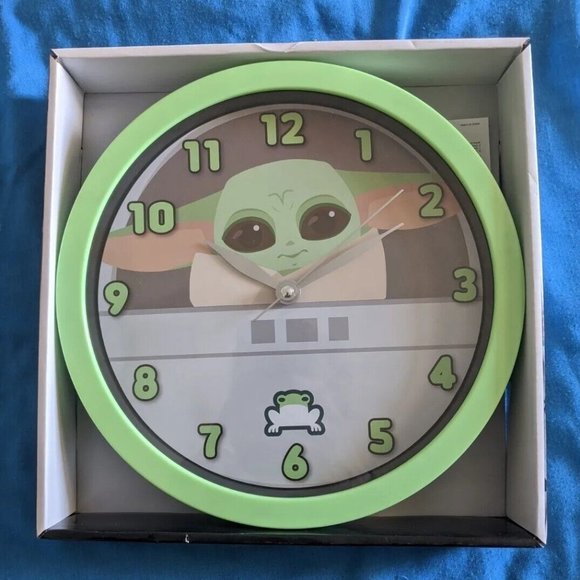 NIB Disney Star Wars: Mandalorian: Baby Yoda/Grogu 10" Round Wall Clock - Picture 1 of 6